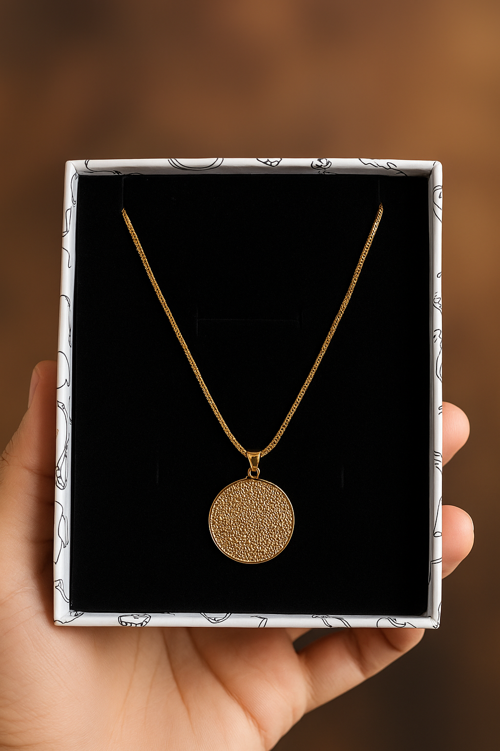 Classic Round Gold Pendant Necklace – Timeless Elegance by TickNTrend